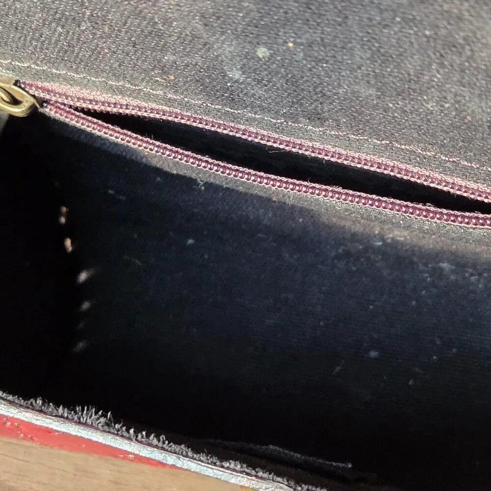 EUC VINTAGE GENUINE LEATHER SMALL TOOLED CROSSBODY BAG
